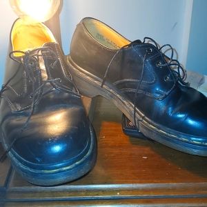 Dr. Martens "the original"  3 hole shoes, black